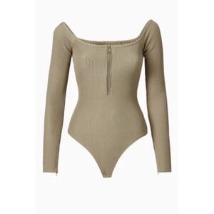 Good American sage green grey ribbed off shoulder bodysuit M